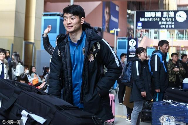 在个人社媒，记者罗马诺用标志性的“herewego”宣布那不勒斯球员埃尔马斯即将加盟莱比锡。